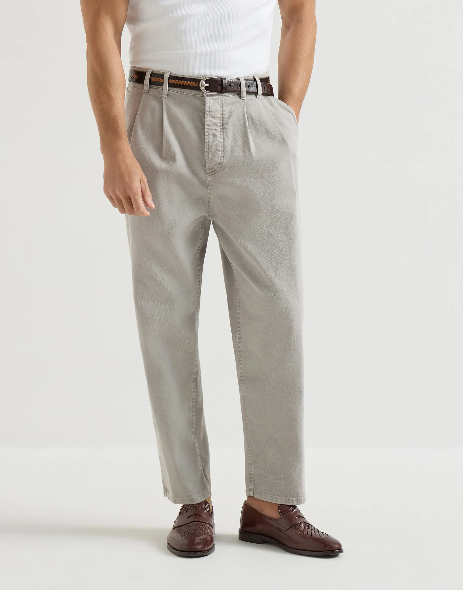 Garment-dyed iconic fit five-pocket trousers in comfort cotton lightweight denim with double pleats - 1