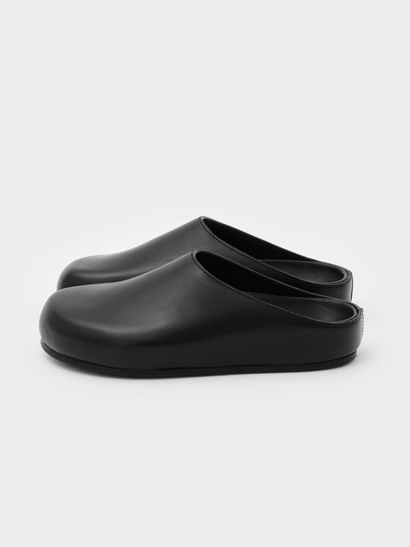 Women's Wearing Clog 4
