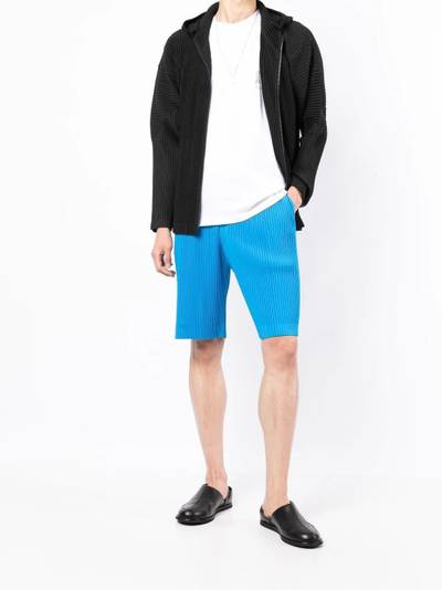 ISSEY MIYAKE knee-length pleated shorts outlook