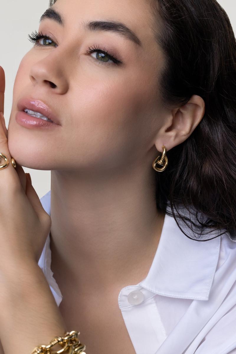 DAVID WEBB Bent Nail Hammered Earrings outlook