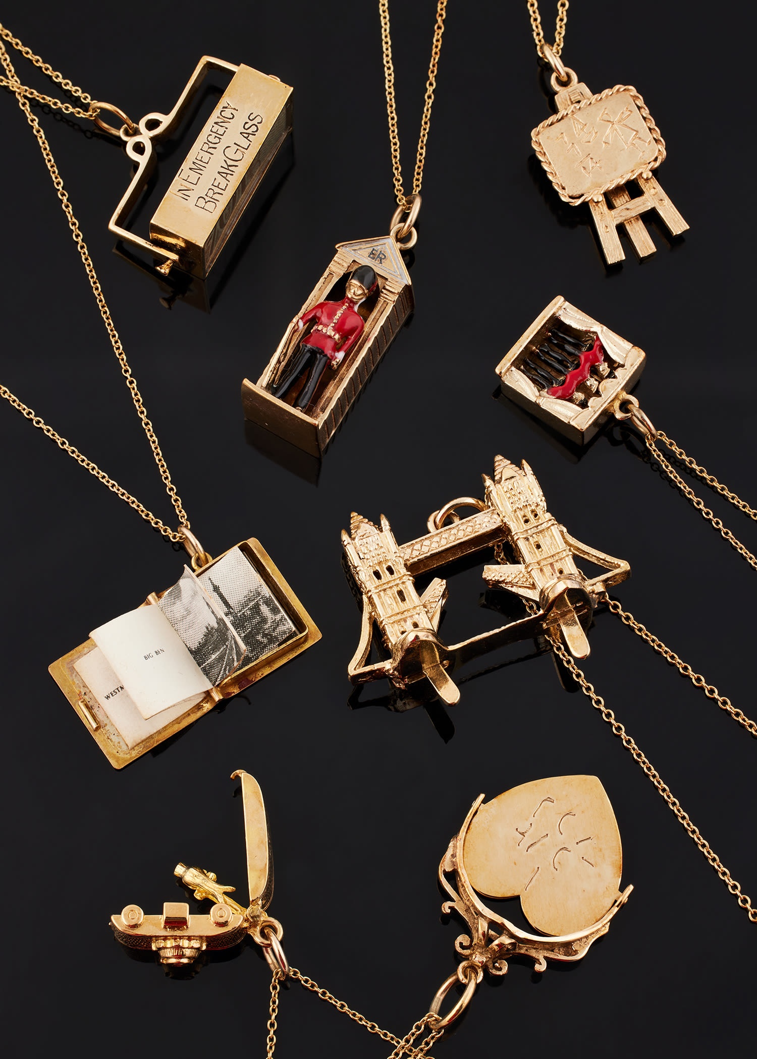 Gold Vintage 'London Guardsman' Necklace - 6