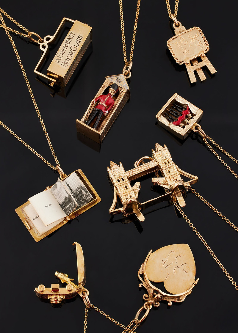 Gold Vintage 'London Guardsman' Necklace 6