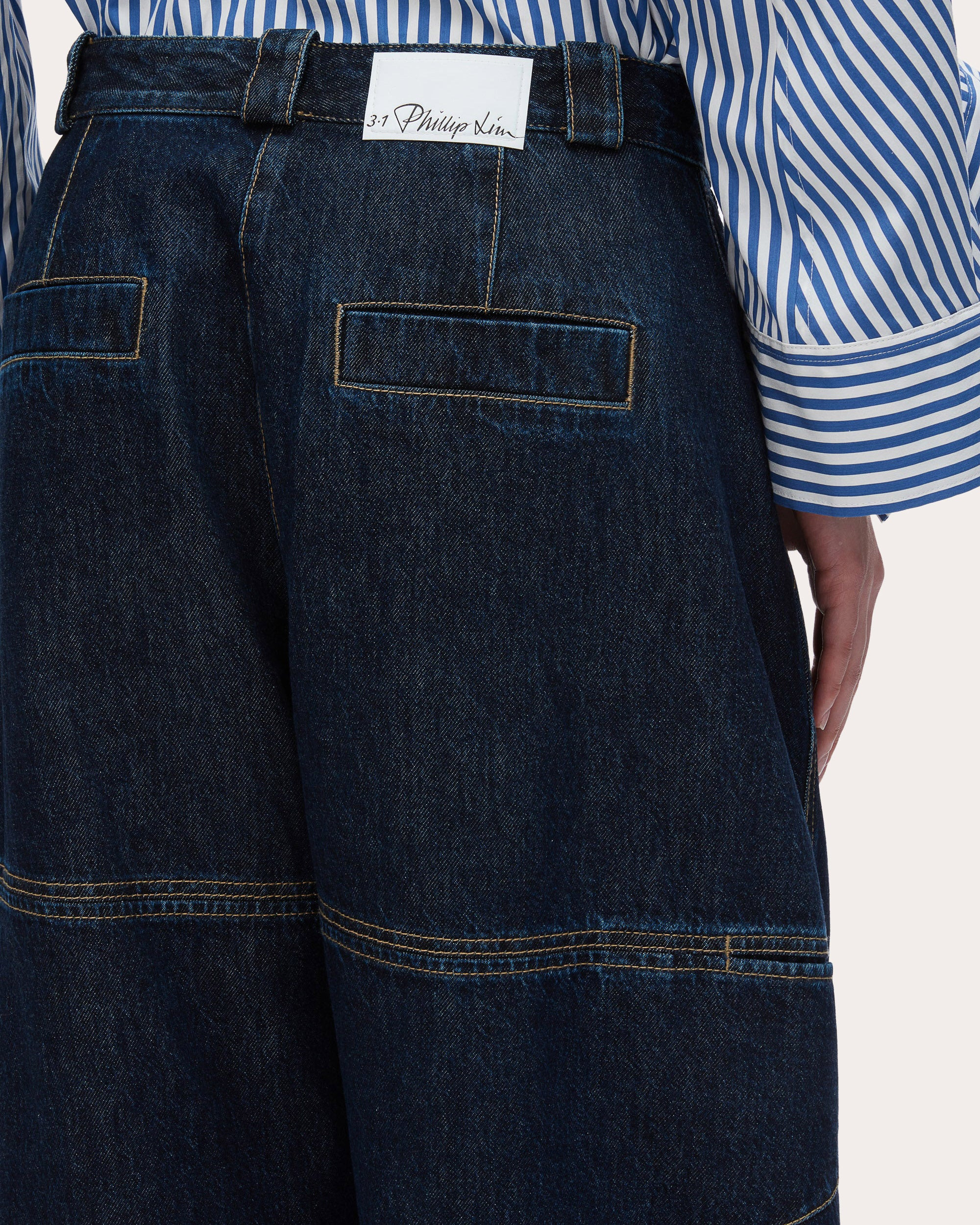 Pleated Curved Wide-Leg Cropped Jeans - 5