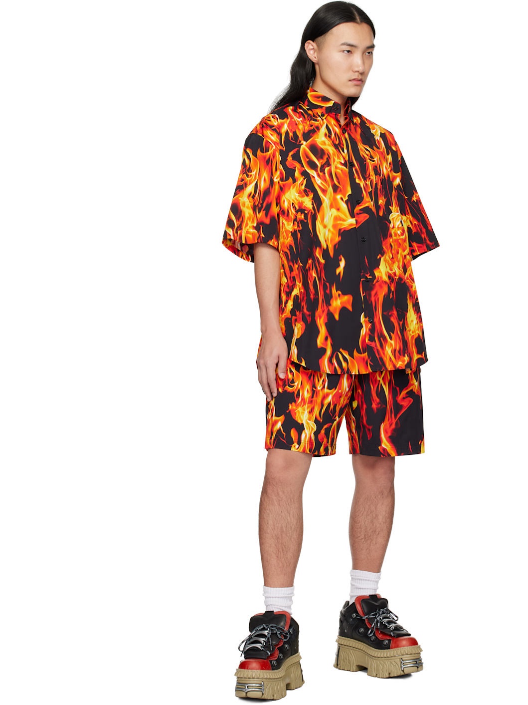 【関税込み】VETEMENTS BLACK & ORANGE FIRE' BERMUDA SHORTS VETEMENTS Black & Orange Fire Shorts | ssense | REVERSIBLE