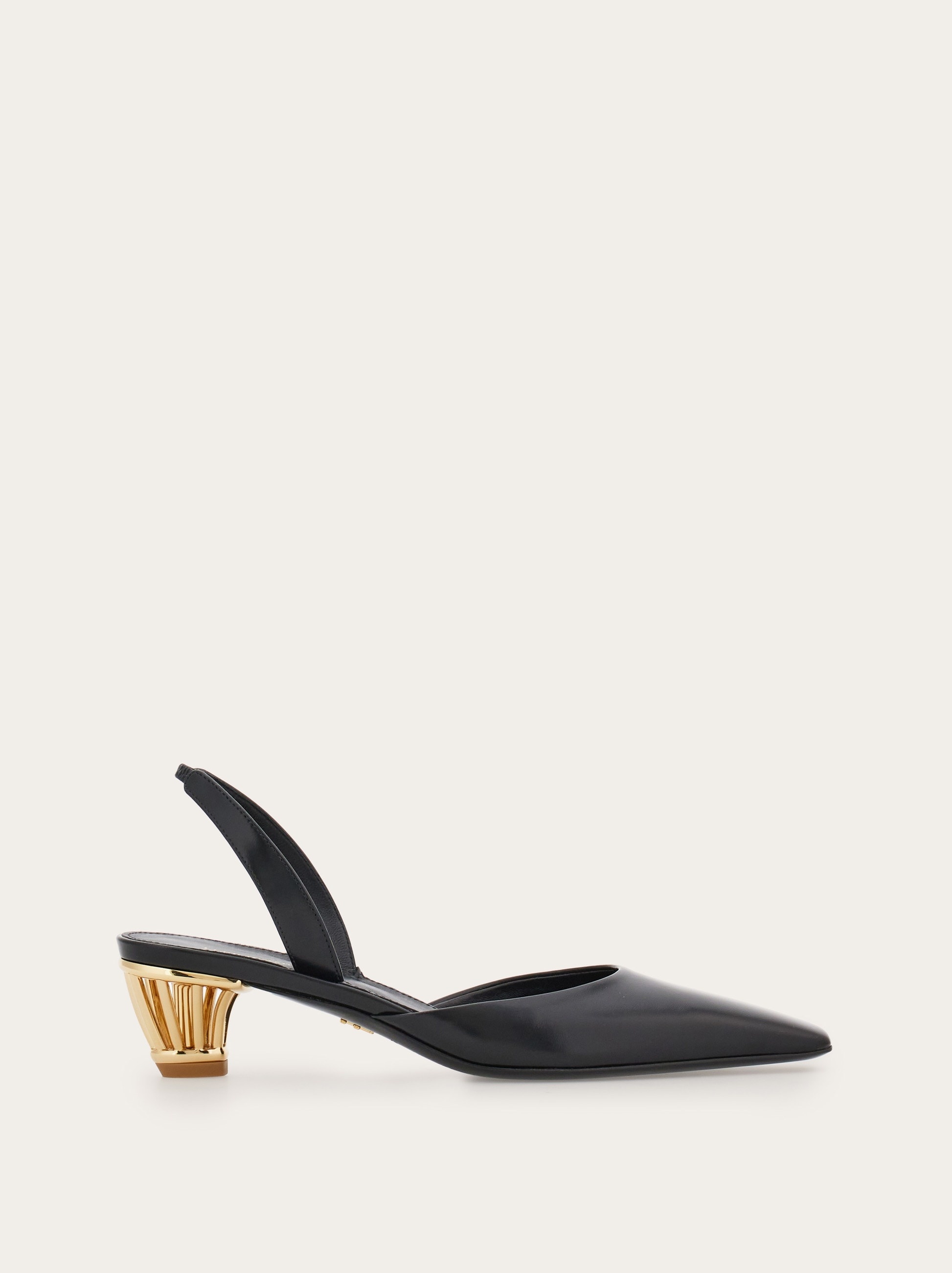 【送料&関税込】Ferragamo Slingback Gilla 70 In Patent Leath Ferragamo Slingback Gilla 70 In Patent Leather Color Red In