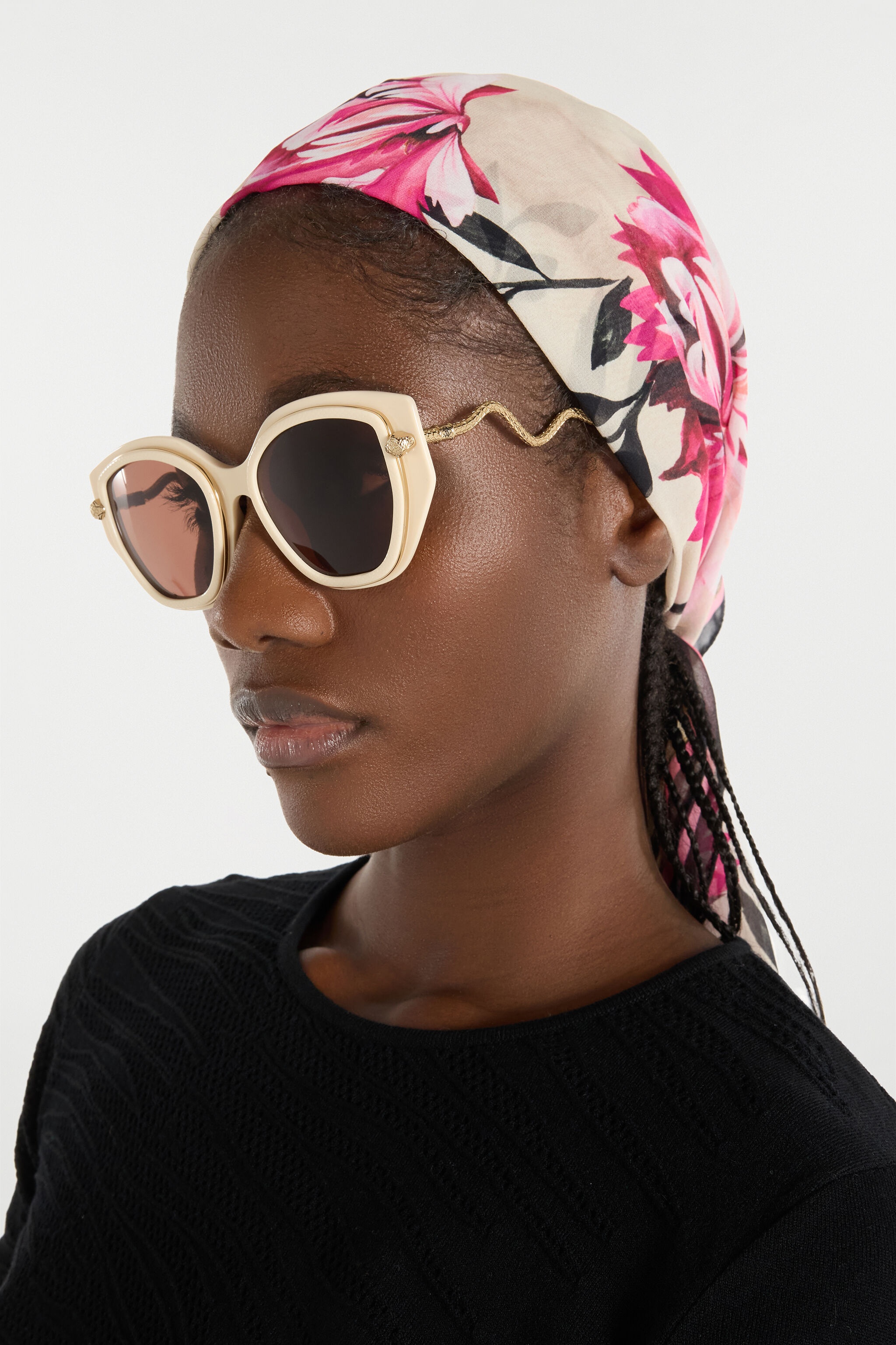 Wide and feminine front sunglasses with double ring decoration - 2