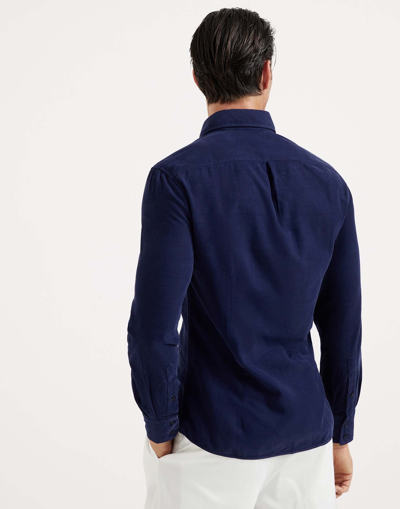Garment-dyed slim fit shirt in narrow wale corduroy with button-down collar - 2