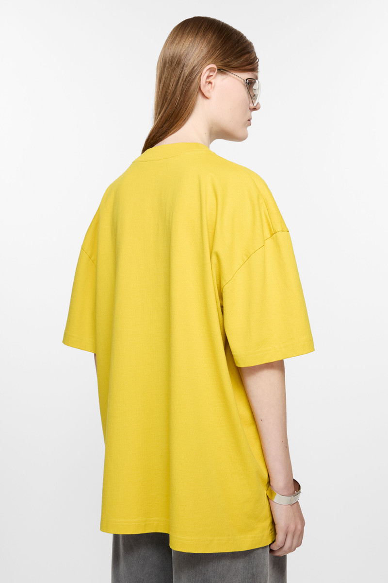 T-shirt 로고 - Relaxed unisex 적합 - 겨자 황색 3