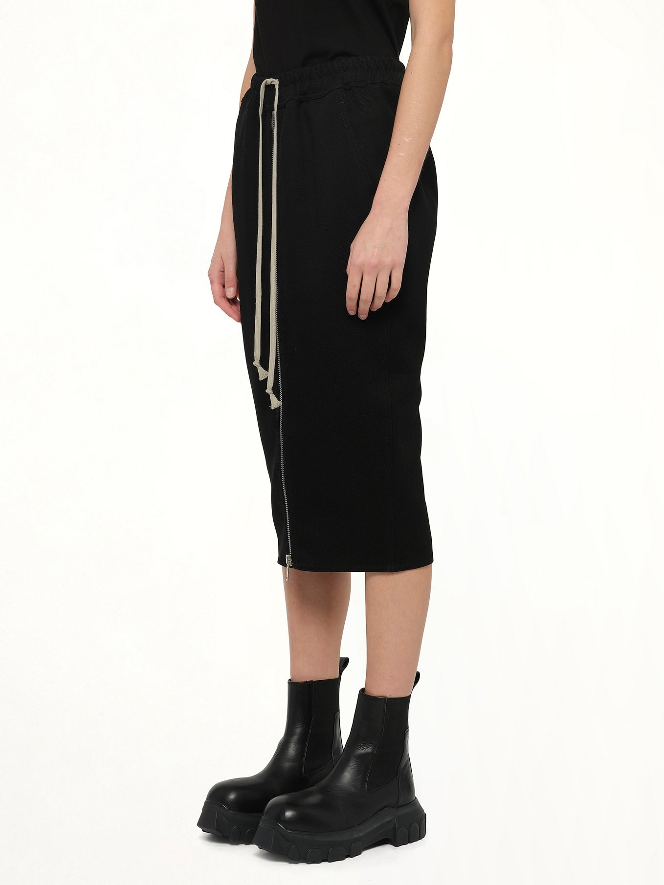 Zipped Short Pillar in Black - 3