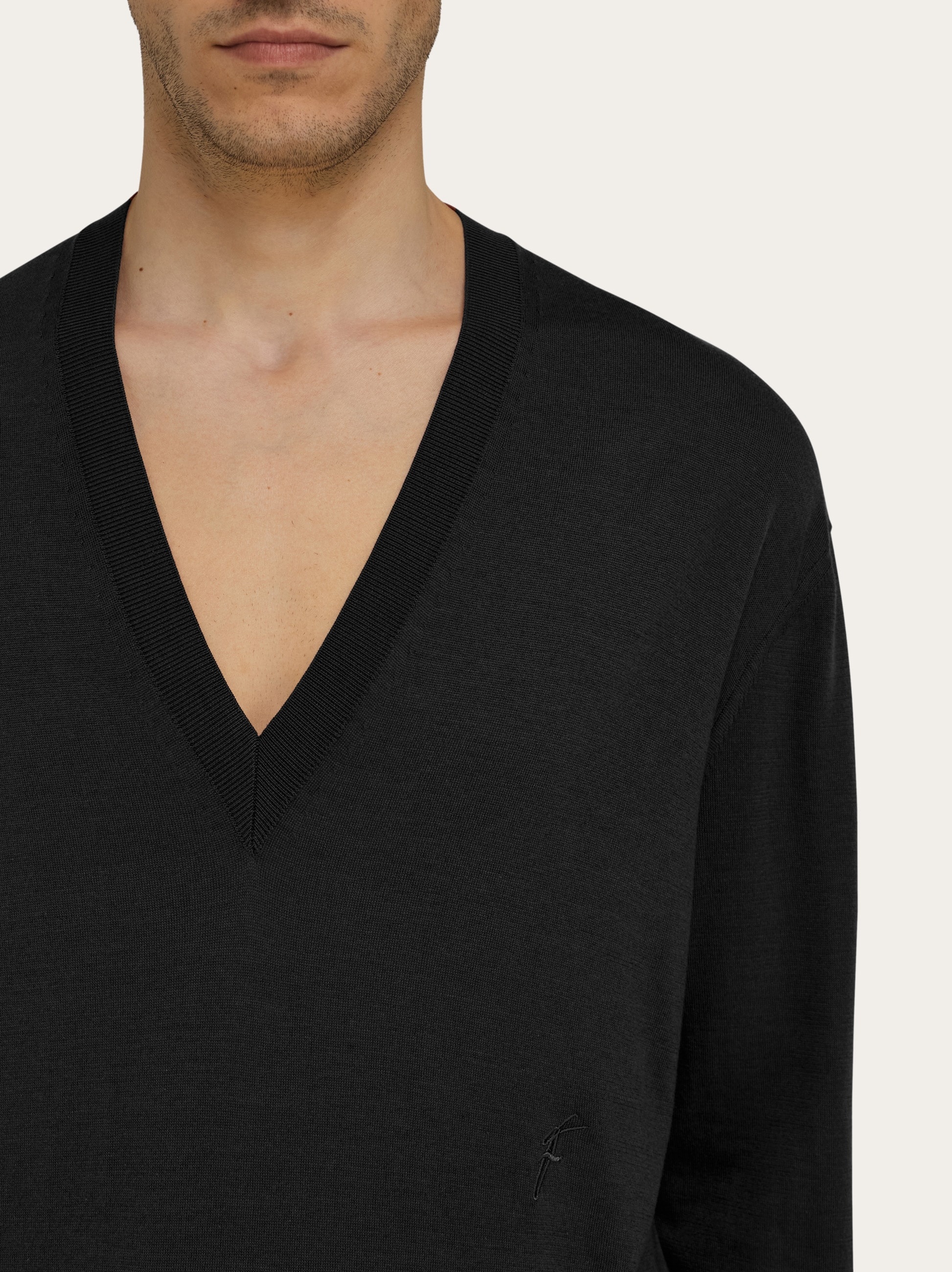 V-neck jumper - 4