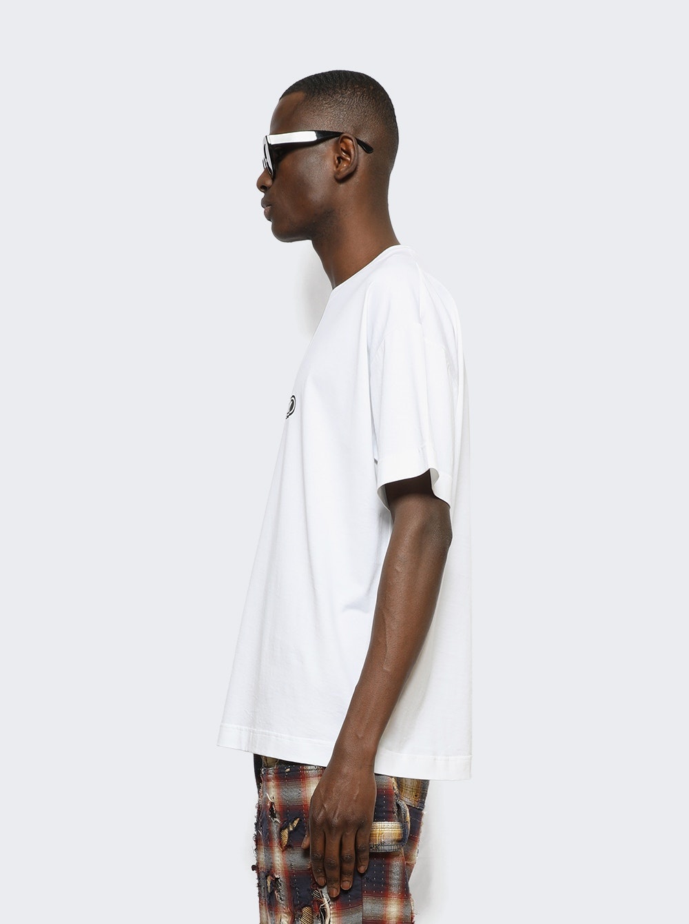 【Givenchy】STANDARD SHORT SLEEVE BASE◆BM71JA3YGK Givenchy Standard Short Sleeve Base T-Shirt in White | FWRD