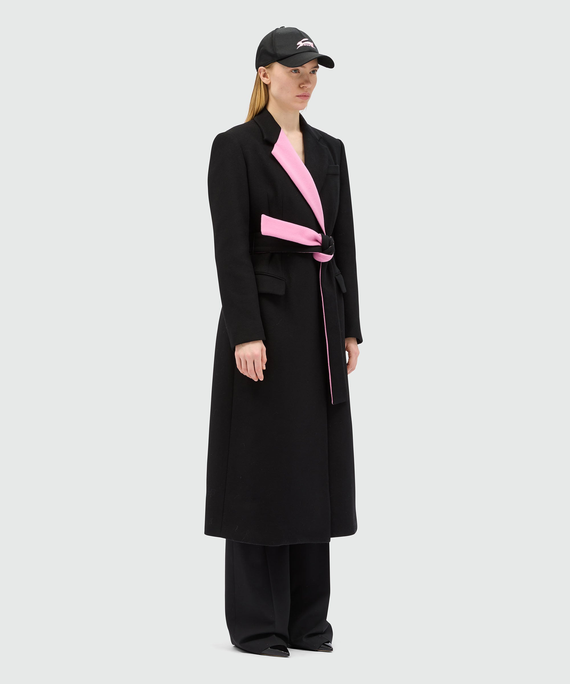 Black wool coat with contrasting details - 4