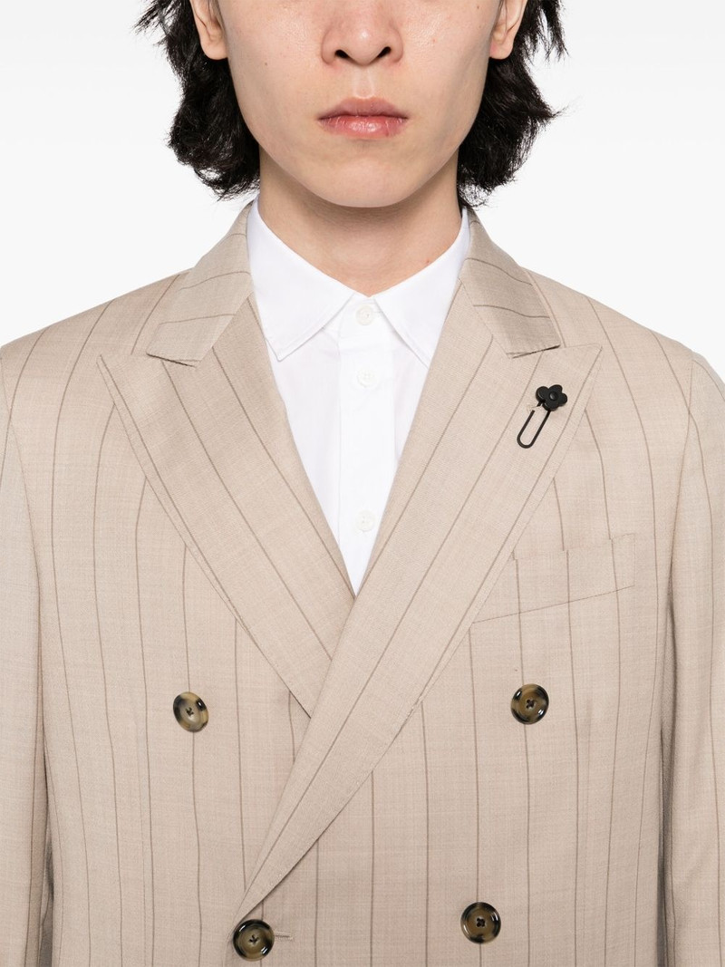 brooch-detail double breasted suit 4