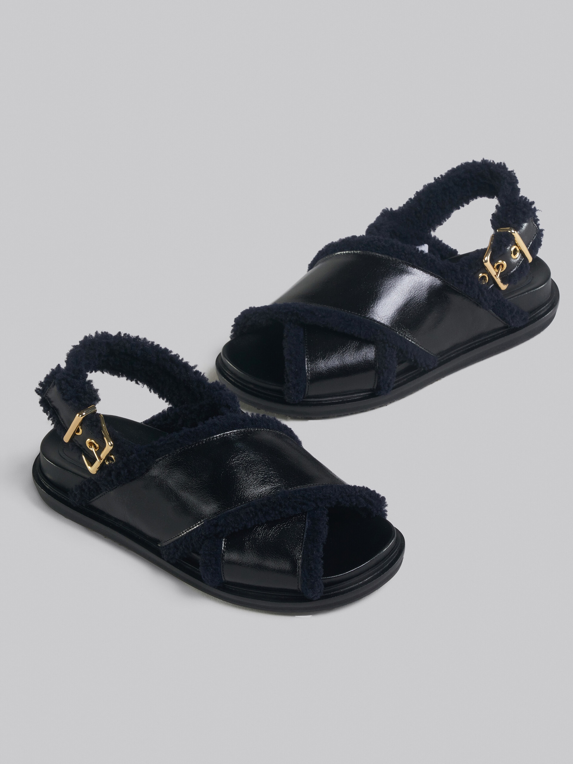 BLACK LEATHER AND MERINOS FUSSBETT - 5