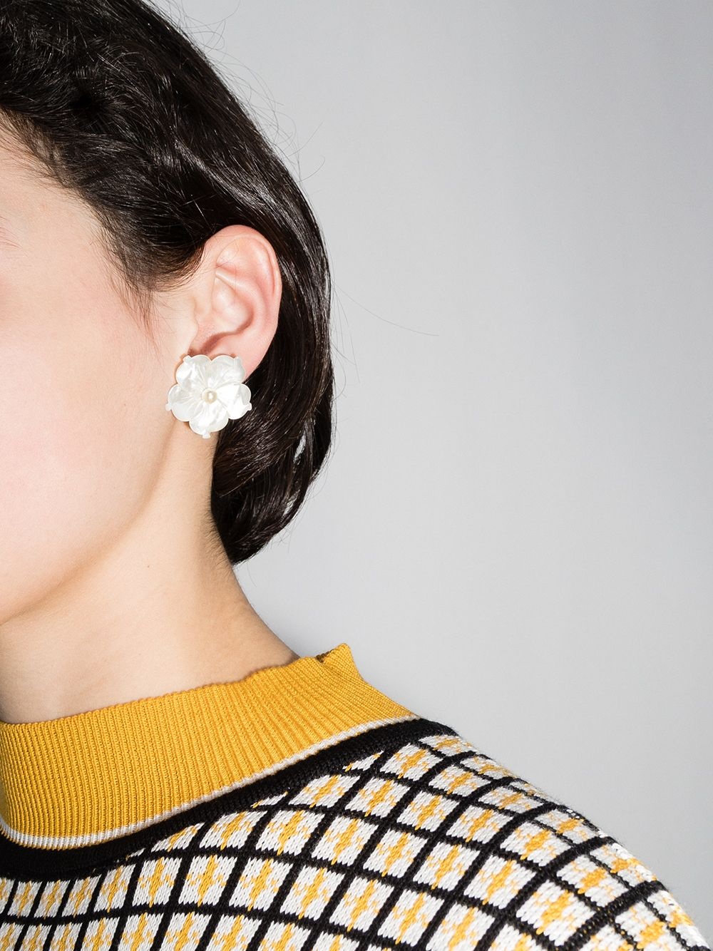 mother-of-pearl flower stud earrings - 2