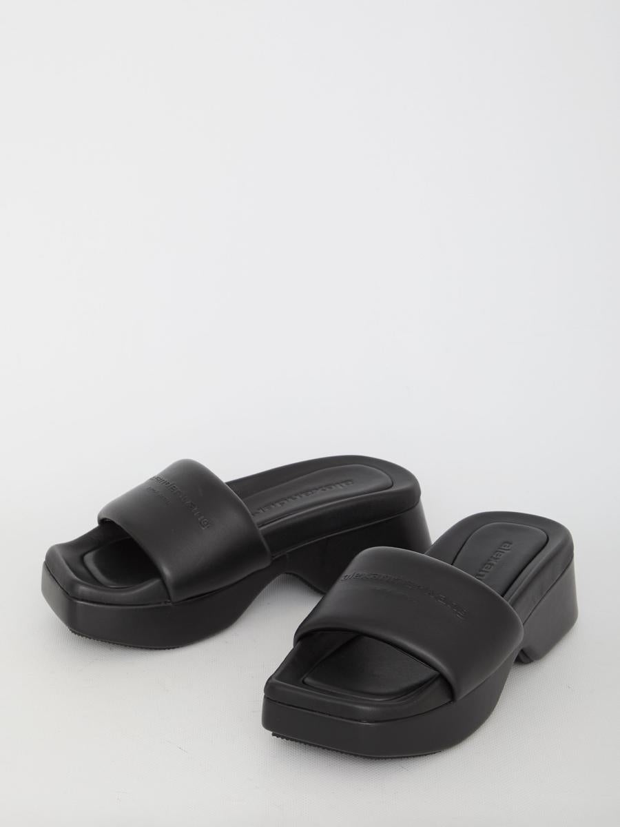 【送料&関税込】Alexander Wang Float Slides Alexander Wang Float logo-debossed Platform Slides | Black