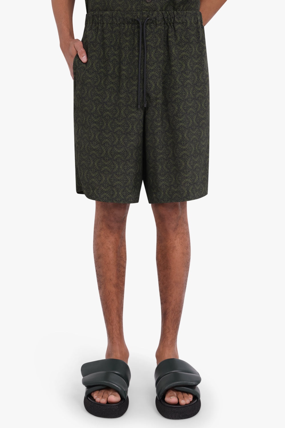 PIPERI SHORT | BOTTLE GREEN - 3