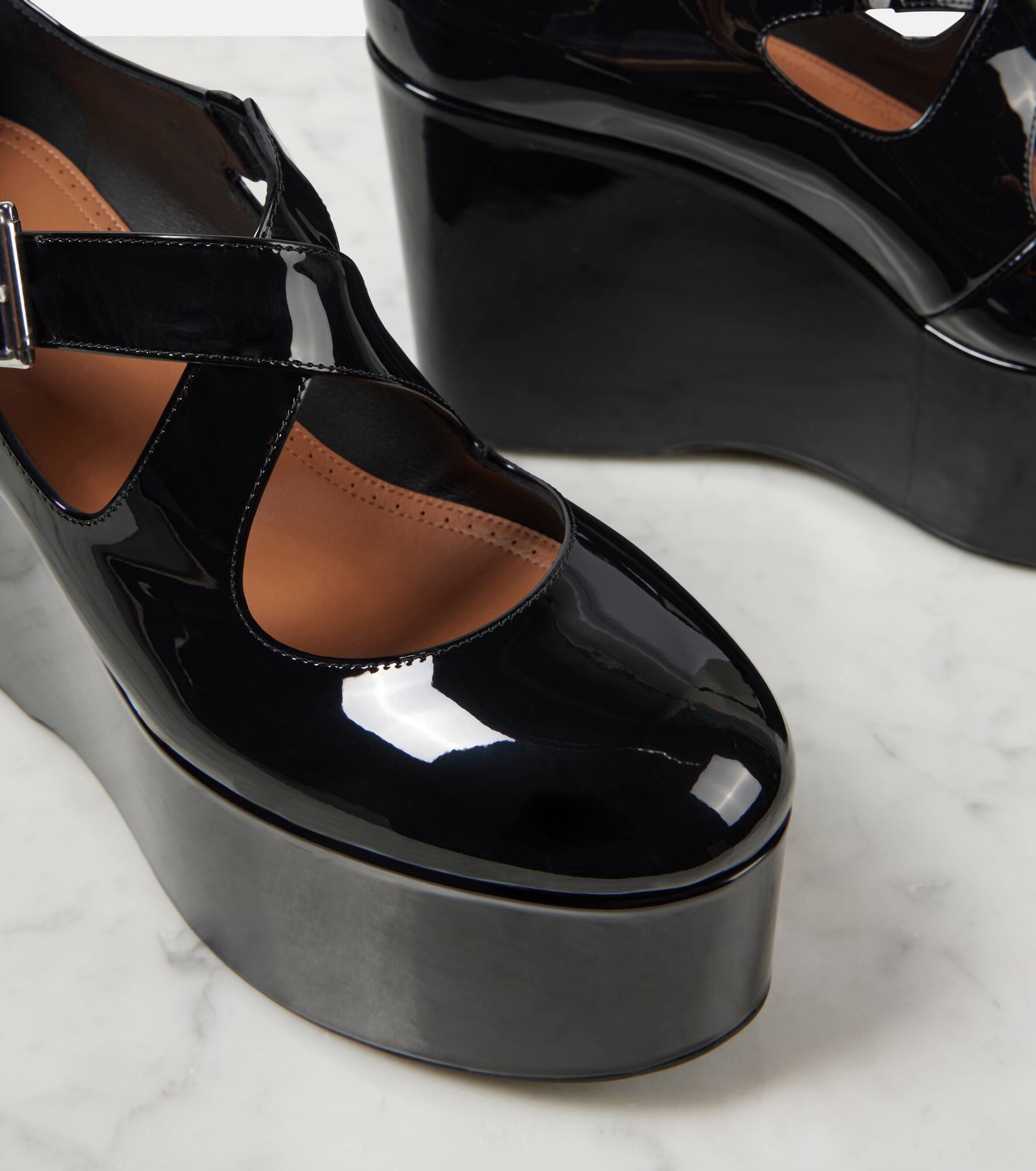 Criss Cross patent leather wedges - 5