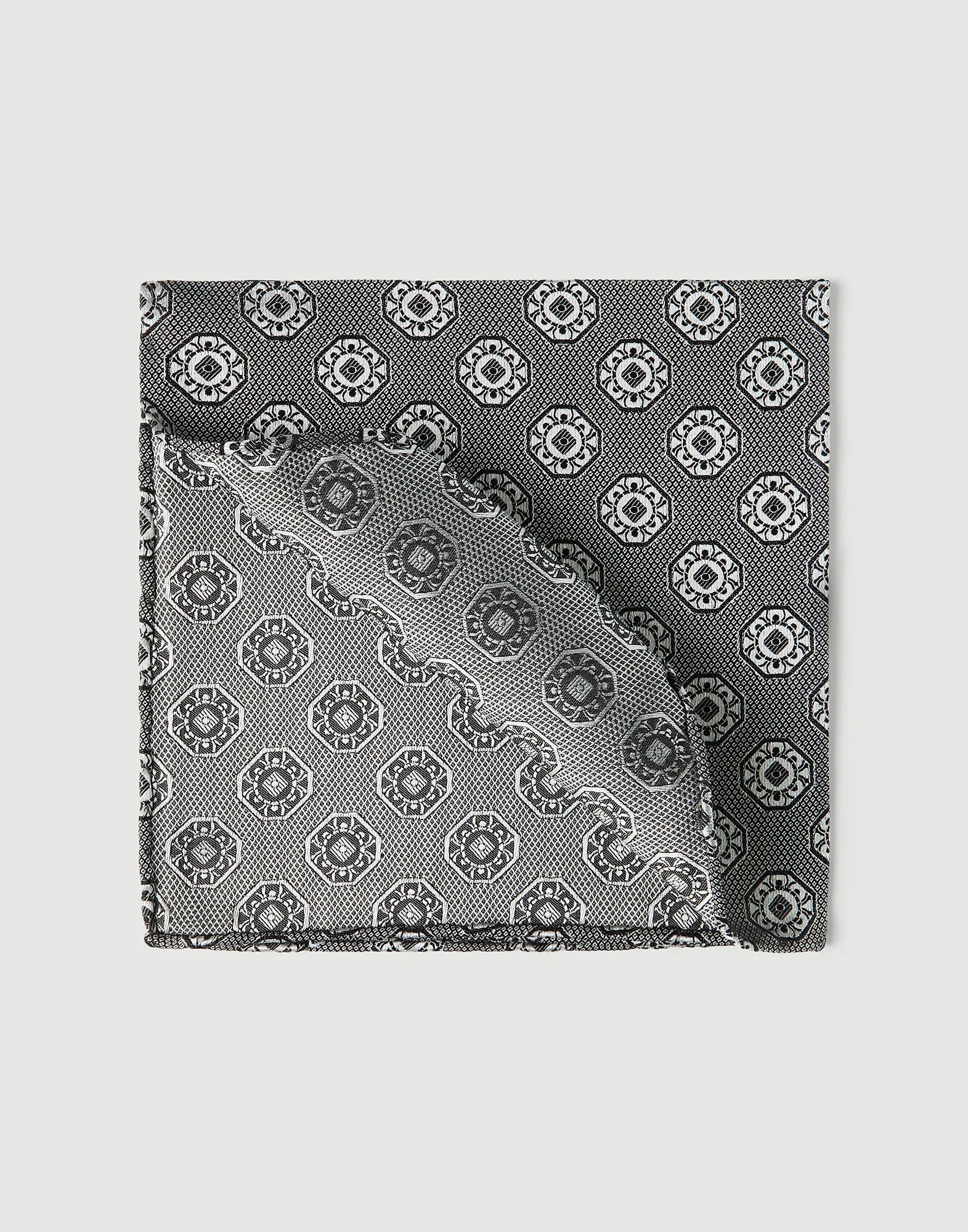 Silk pocket square with medallion design - 1