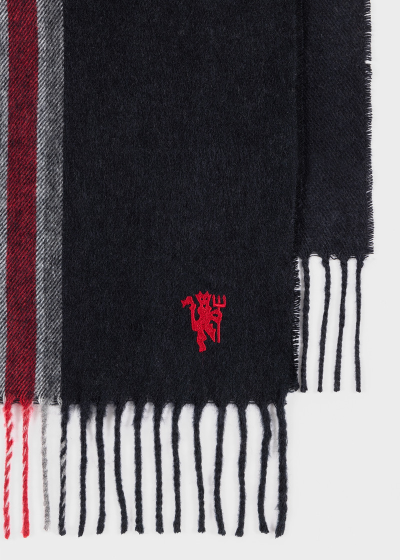 Paul Smith Paul Smith for Manchester United – Black Central Stripe Scarf outlook
