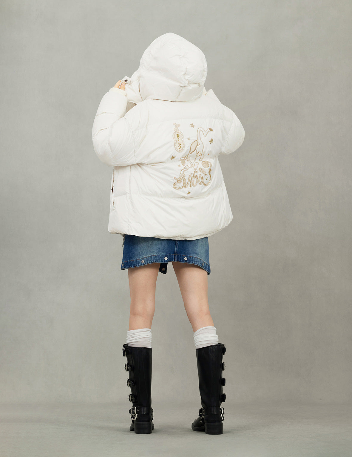 Gold-Thread Cat Appliqué Fashion Fit Down Jacket with Detachable Hood - 8