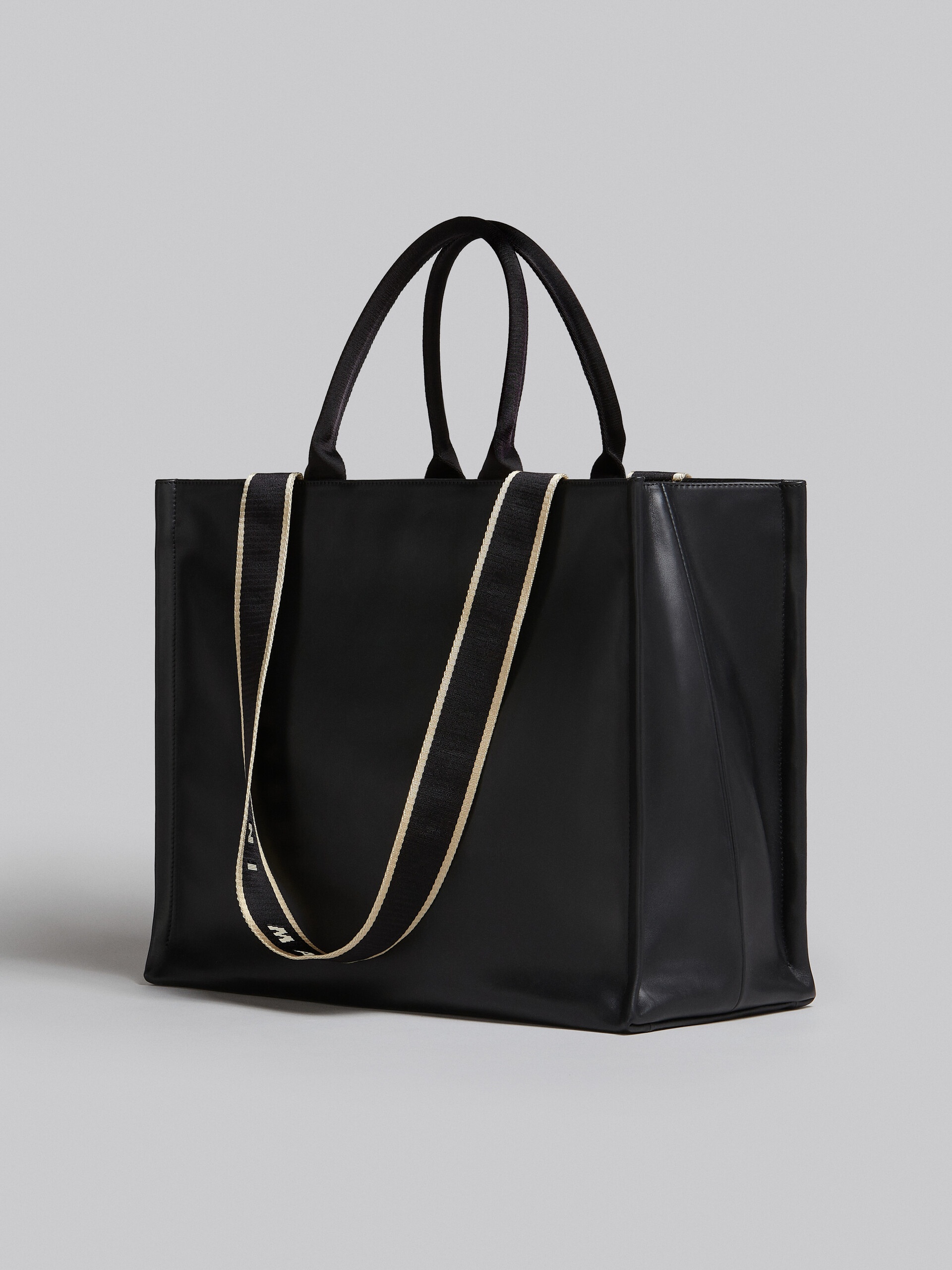BEY TOTE BAG IN BLACK LEATHER - 2