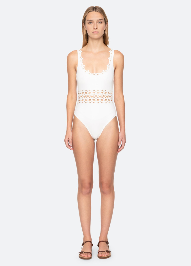 Leila One Piece 3