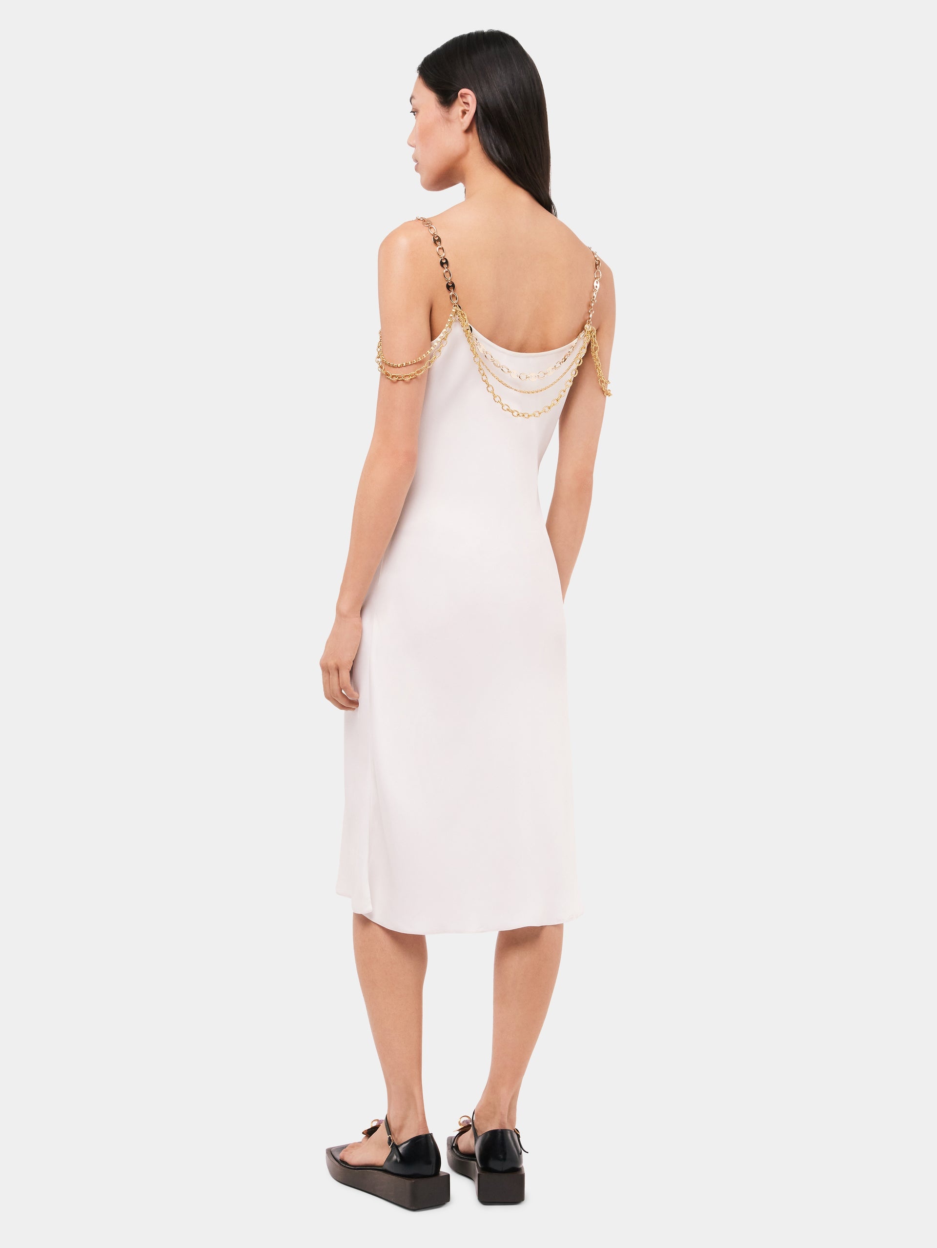 LIGHT PLEATED WHITE DRESS EMBELLISHED WITH "EIGHT" SIGNATURE CHAIN - 6