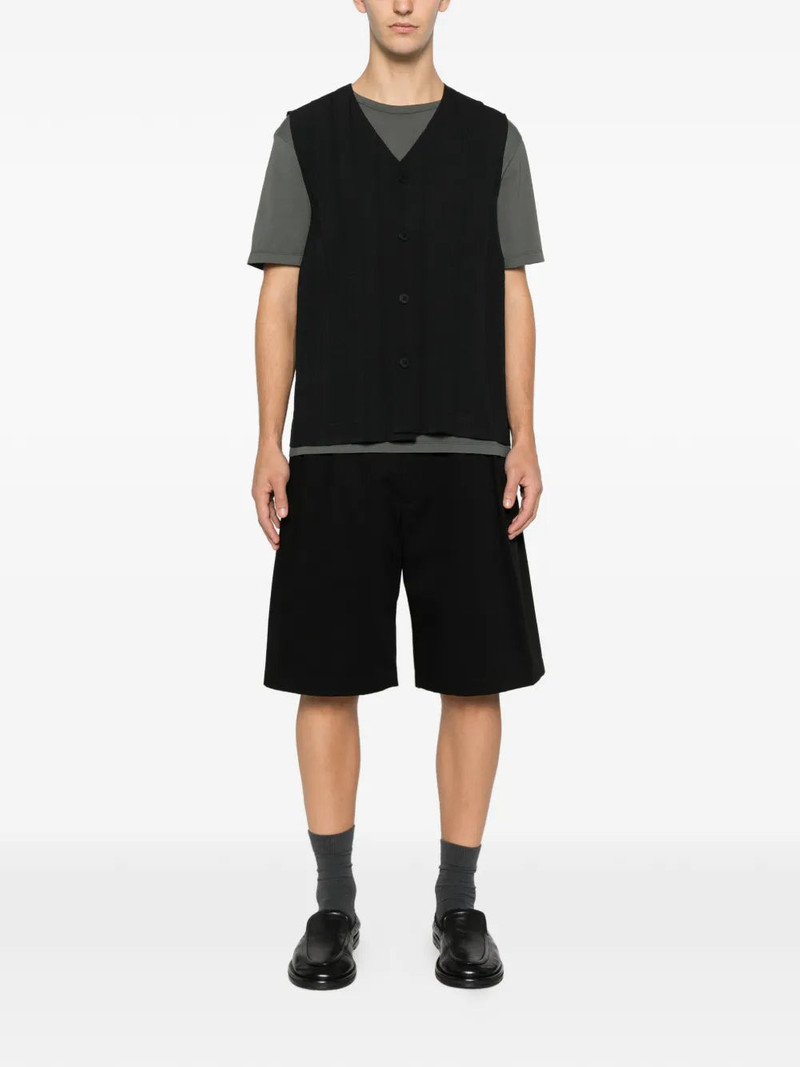 ISSEY MIYAKE OCTOBER AW25 EDGE ENSEMBLE VEST - BLACK outlook
