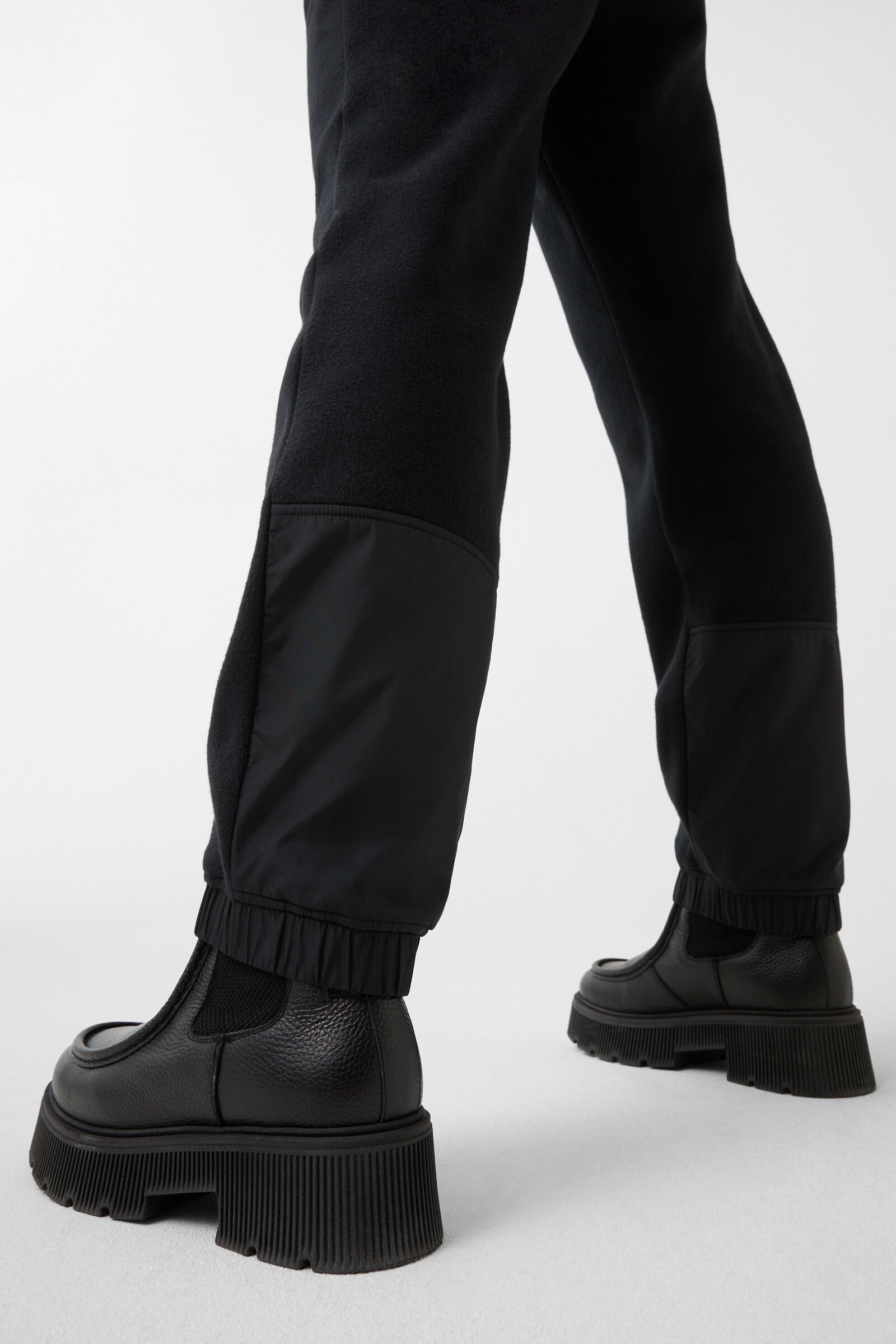 Eila Fleece pants in Black - 5