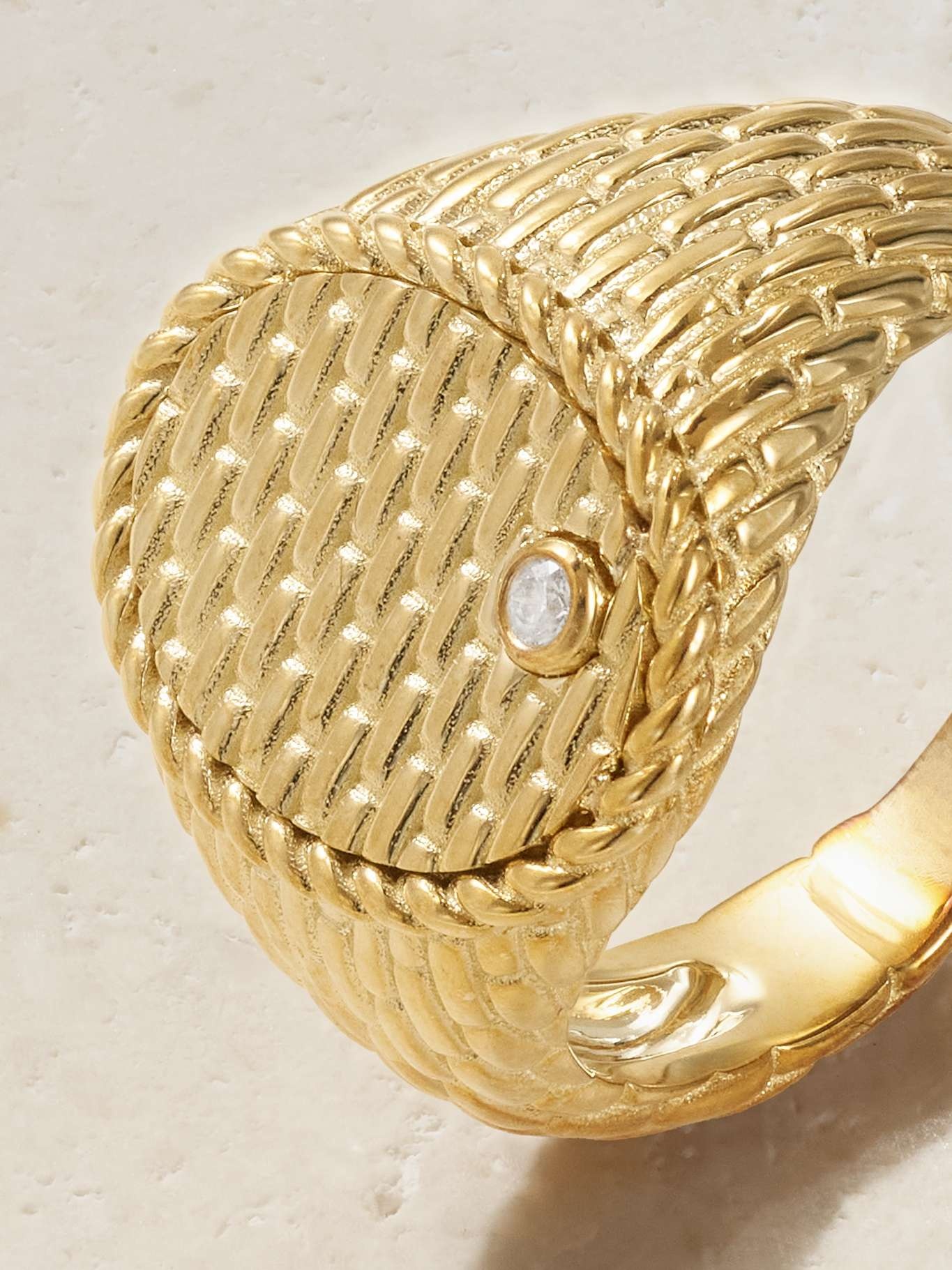 Chevaliere Ovale Cannage 9-karat gold diamond ring - 4