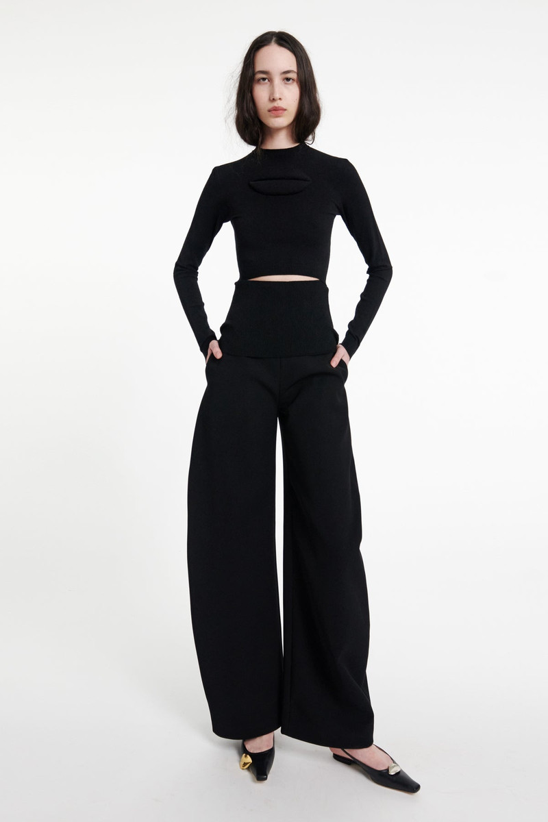 KNIT TOP FRONT WAIST LINE CUTOUT LIP APPLIQUÉ BLACK 1