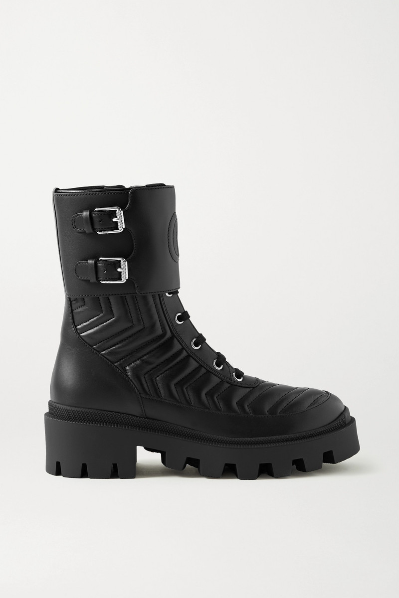여자의 boot 와 interlocking G - 1