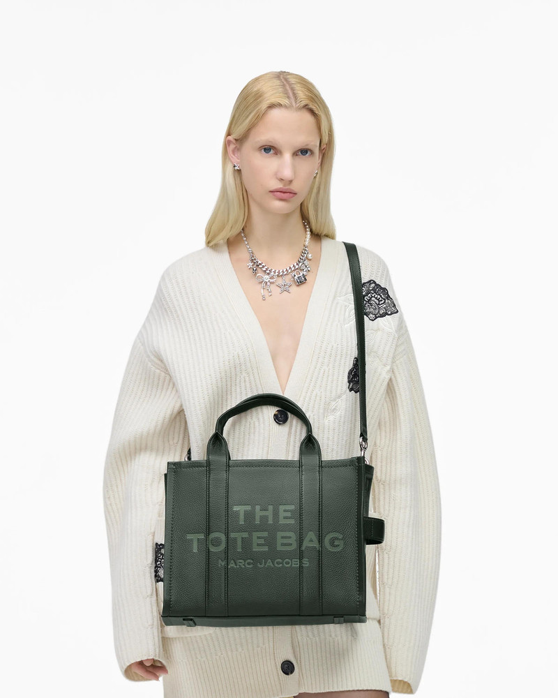 Marc Jacobs THE LEATHER MEDIUM TOTE BAG outlook