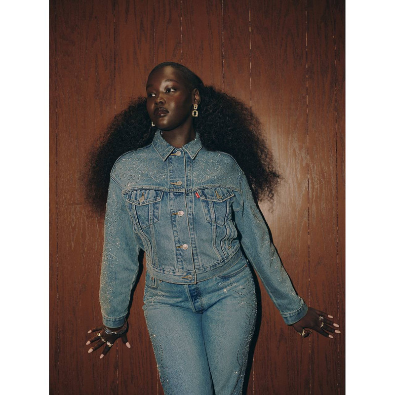 BEYONCÉ X LEVI’S® SHRUNKEN '90S TRUCKER JACKET 8