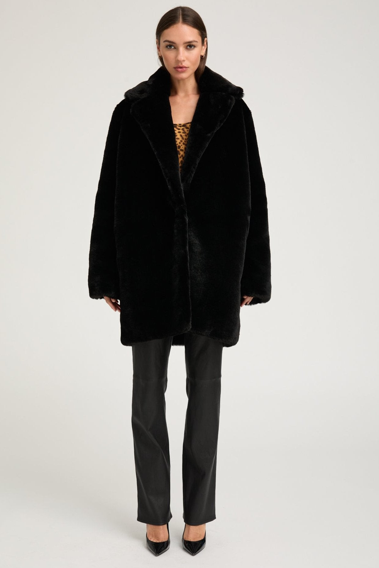 BLACK FAUX FUR SHORT CLASSIC COAT - 1
