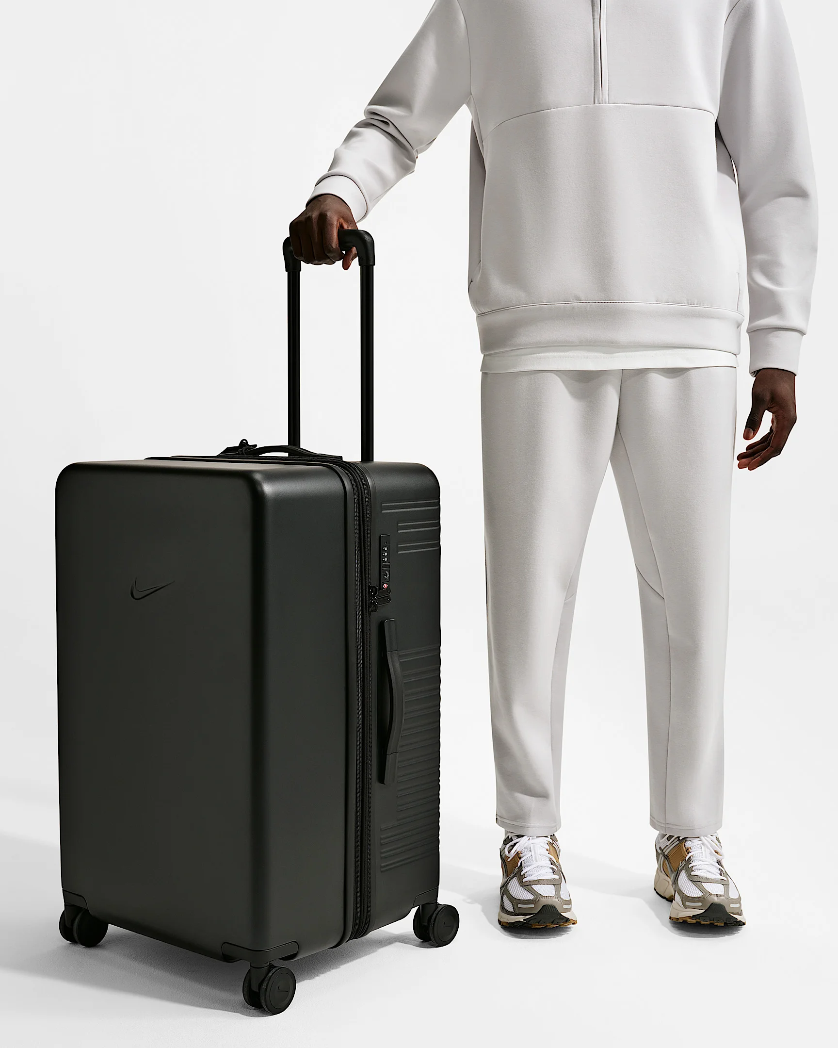 Nike Large Checked Luggage 29" Hardshell (143L) - 1
