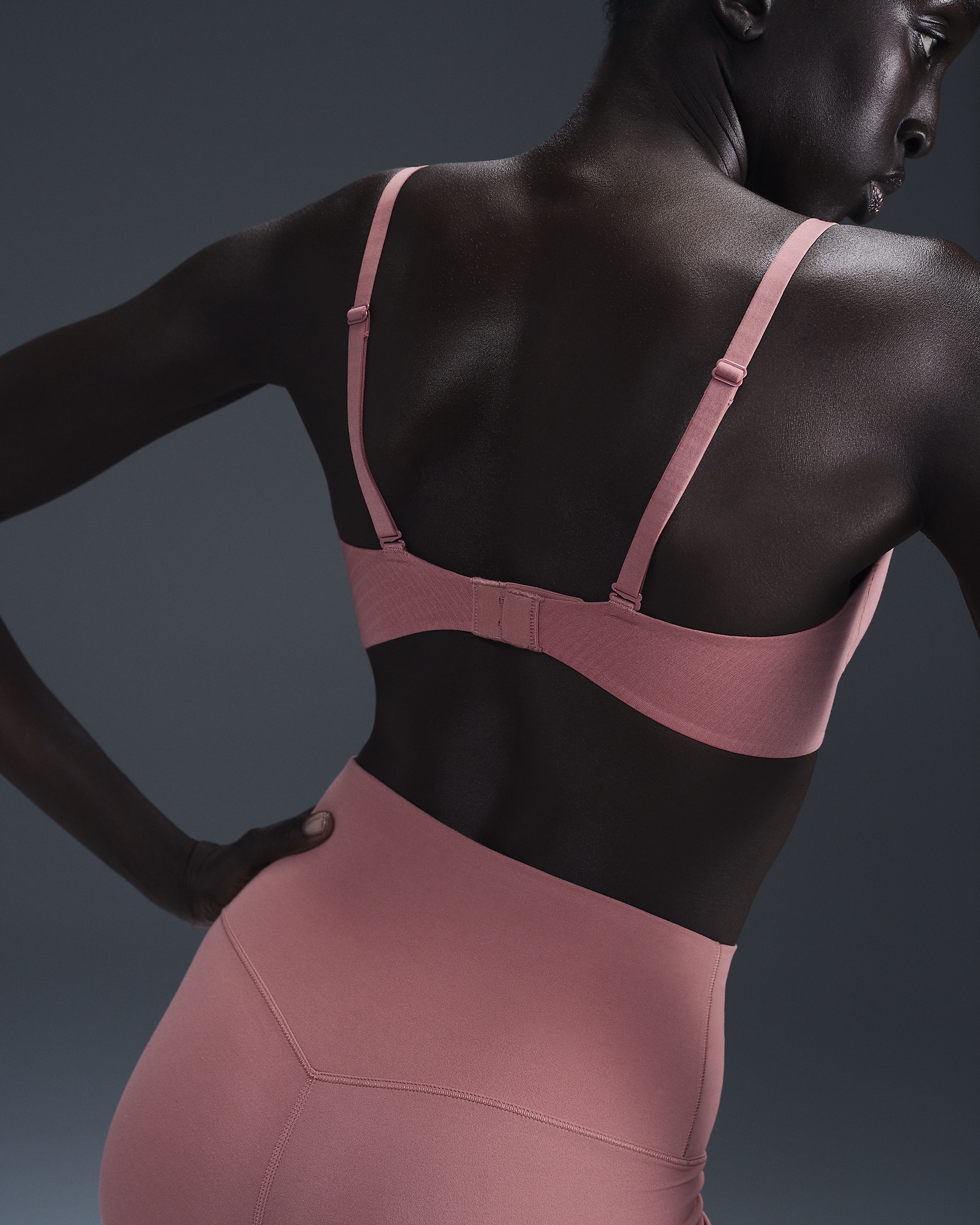 Nike Alate Minimalist Women's Light-Support Padded Convertible Sports Bra - 3