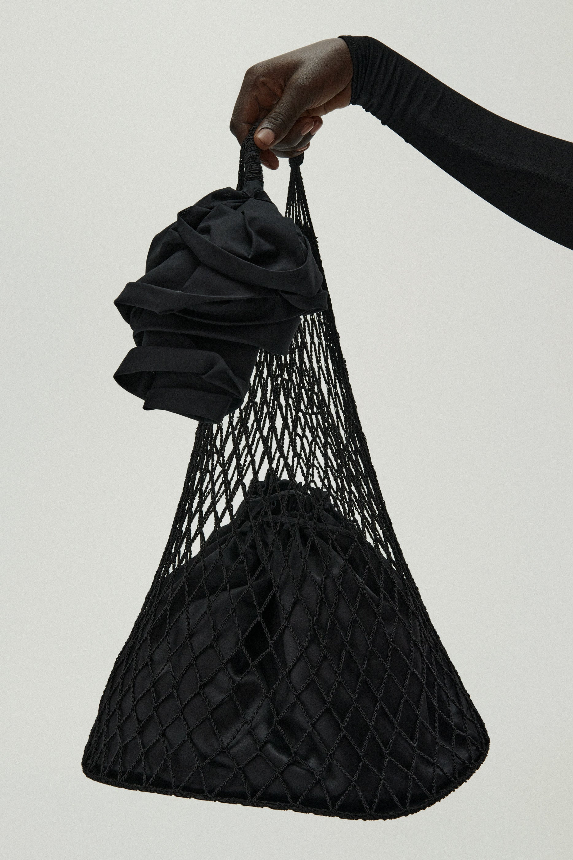 Maxi Devana bag in black - 3