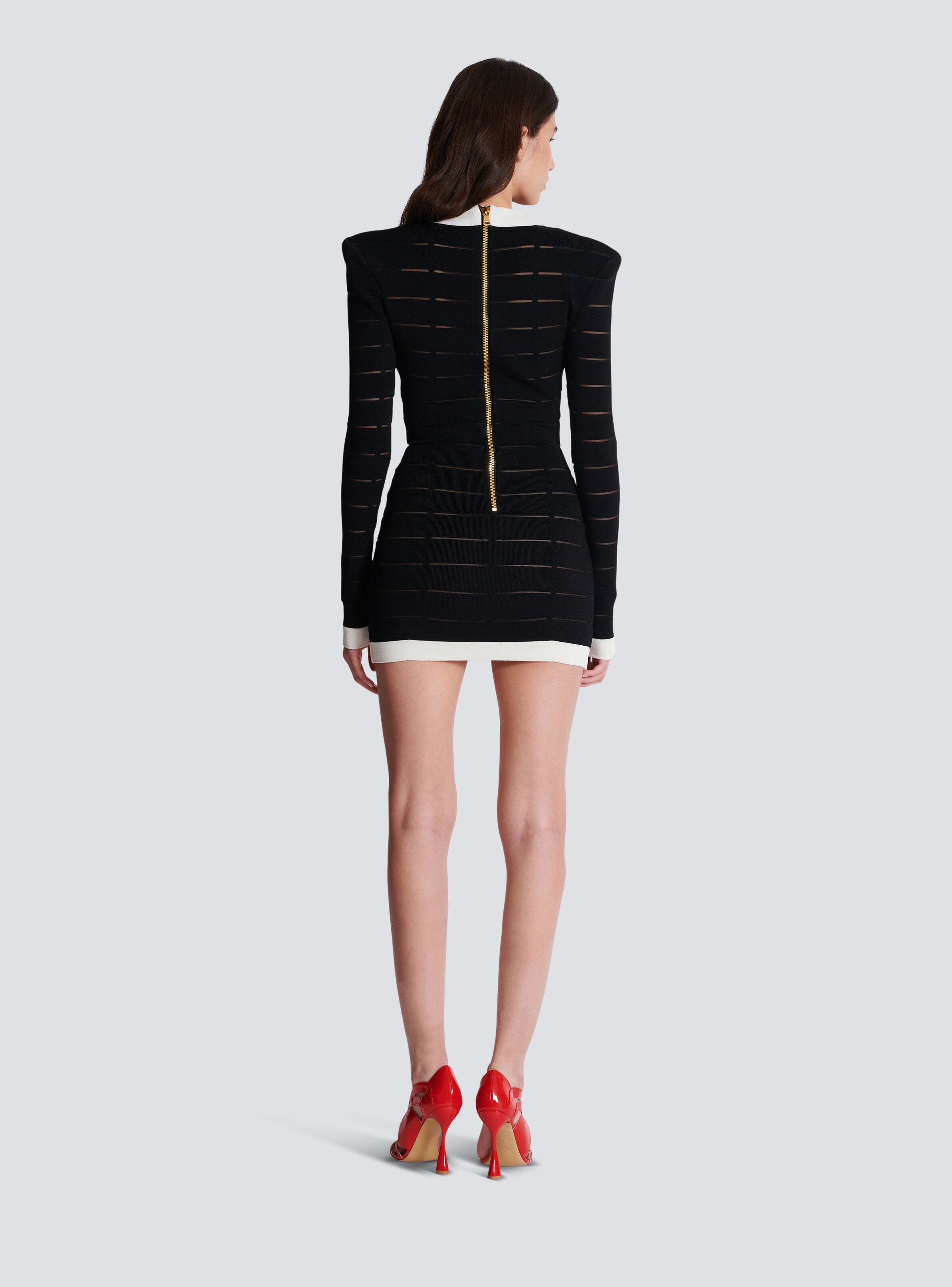 Two-tone knit dress with buttons - 4