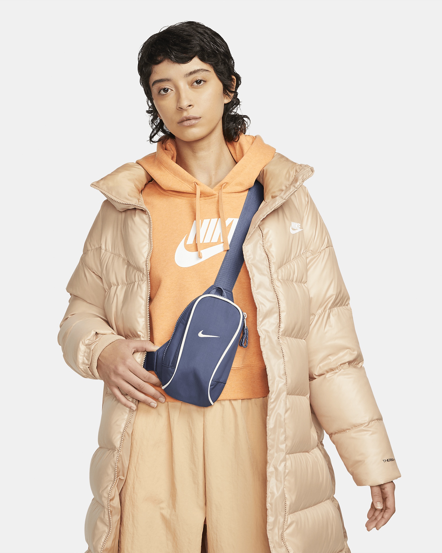 Nike Sportswear Essentials Crossbody Bag (1L) - 2