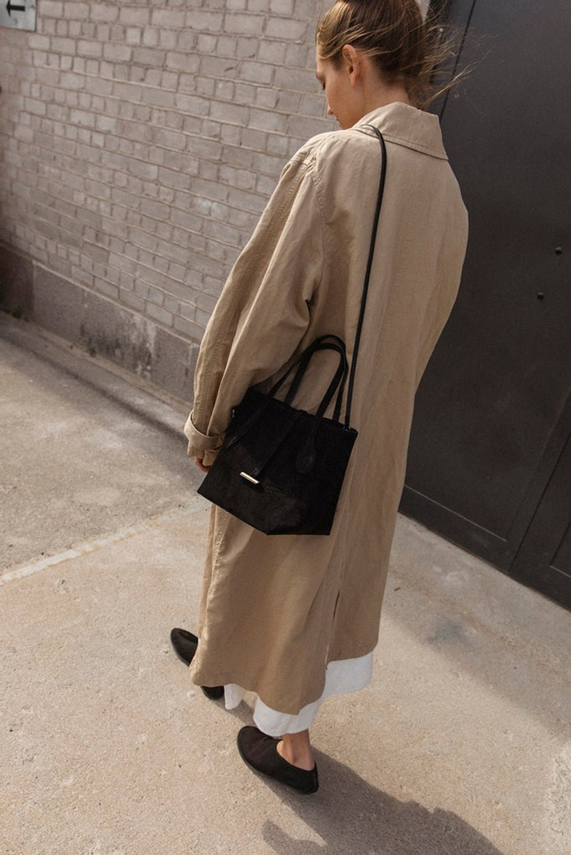 SPROUT TOTE MINI BLACK SUEDE 4