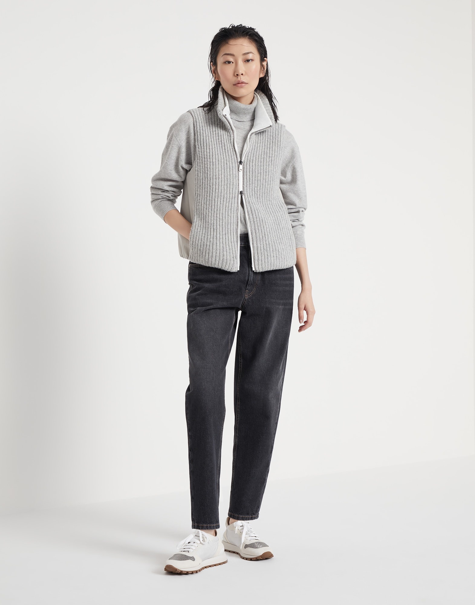 Authentic denim baggy trousers with shiny tab - 4