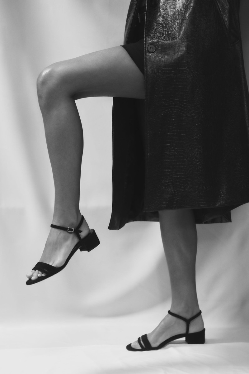 Emme Parsons SIMPLE BLOCK HEEL IN BLACK SUEDE outlook