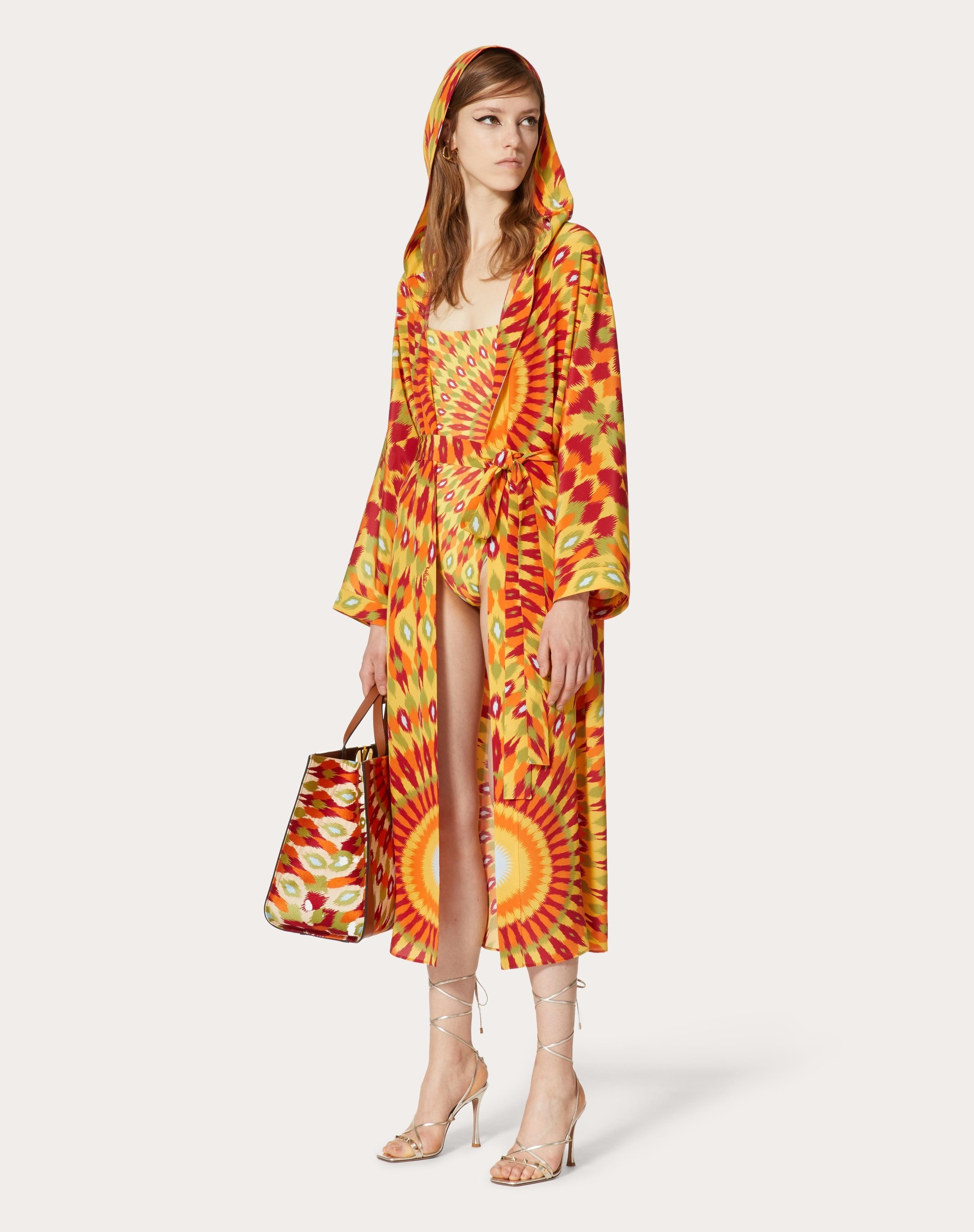 CREPE DE CHINE COAT WITH ROUND RAIN PRINT - 2