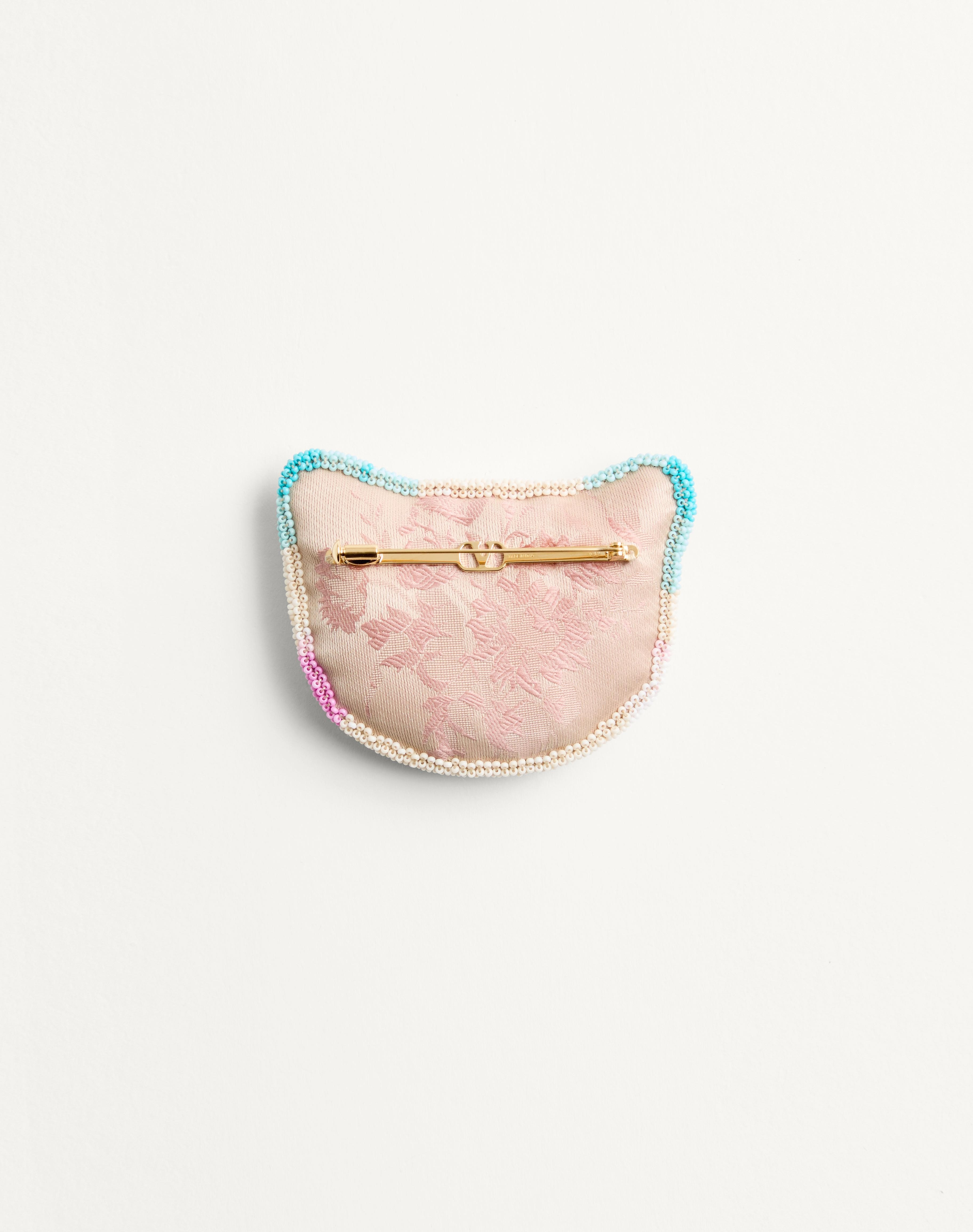 LE CHAT DE LA MAISON BROOCH IN JACQUARD FABRIC WITH RESIN BEAD EMBROIDERY - 4