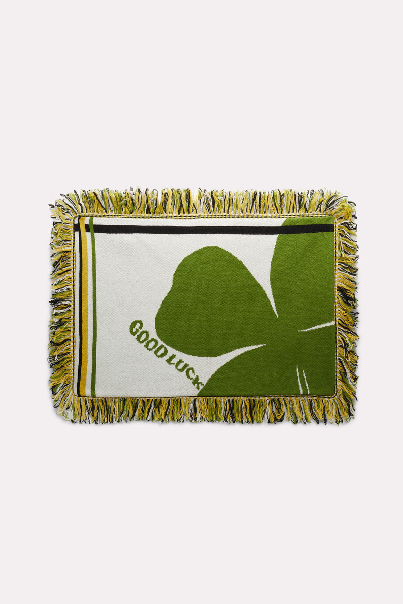 LUCKY CLOVER 40x60cm cushion 1