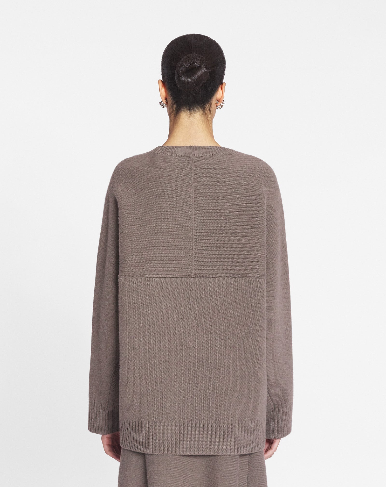 CAPE SWEATER WITH A CAT PIN - 5