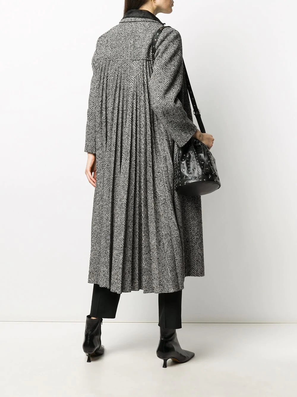 diagonal pattern pleated coat - 2