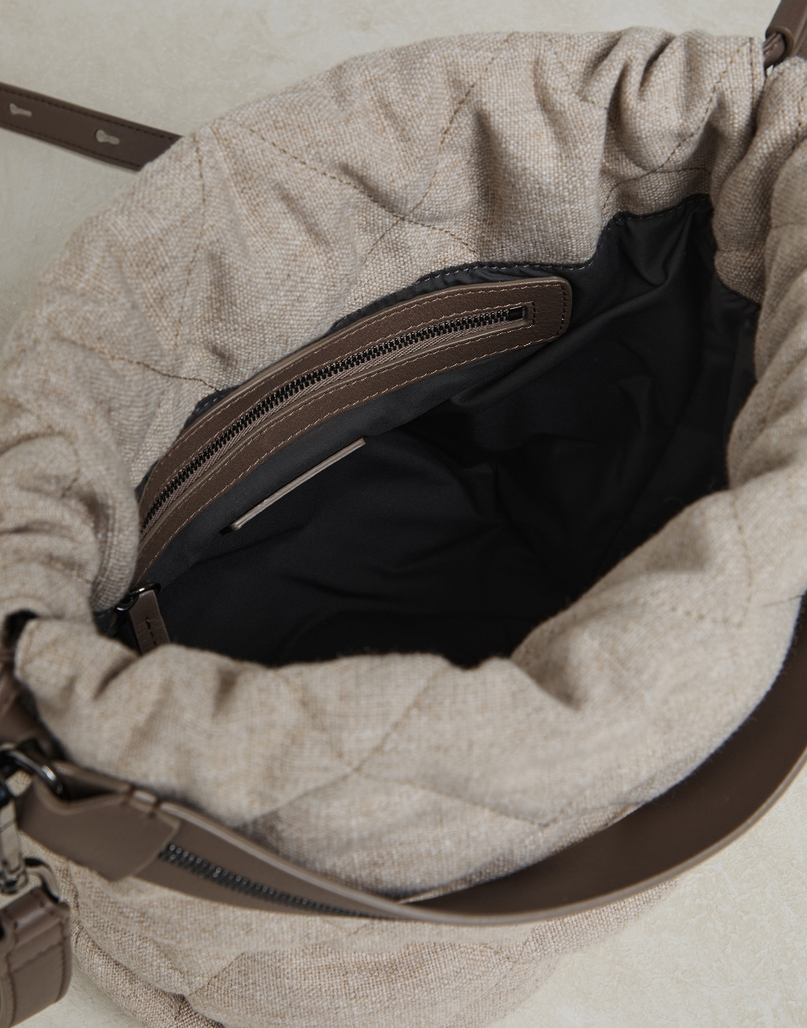 Quilted canvas bucket bag with shiny handle - 5